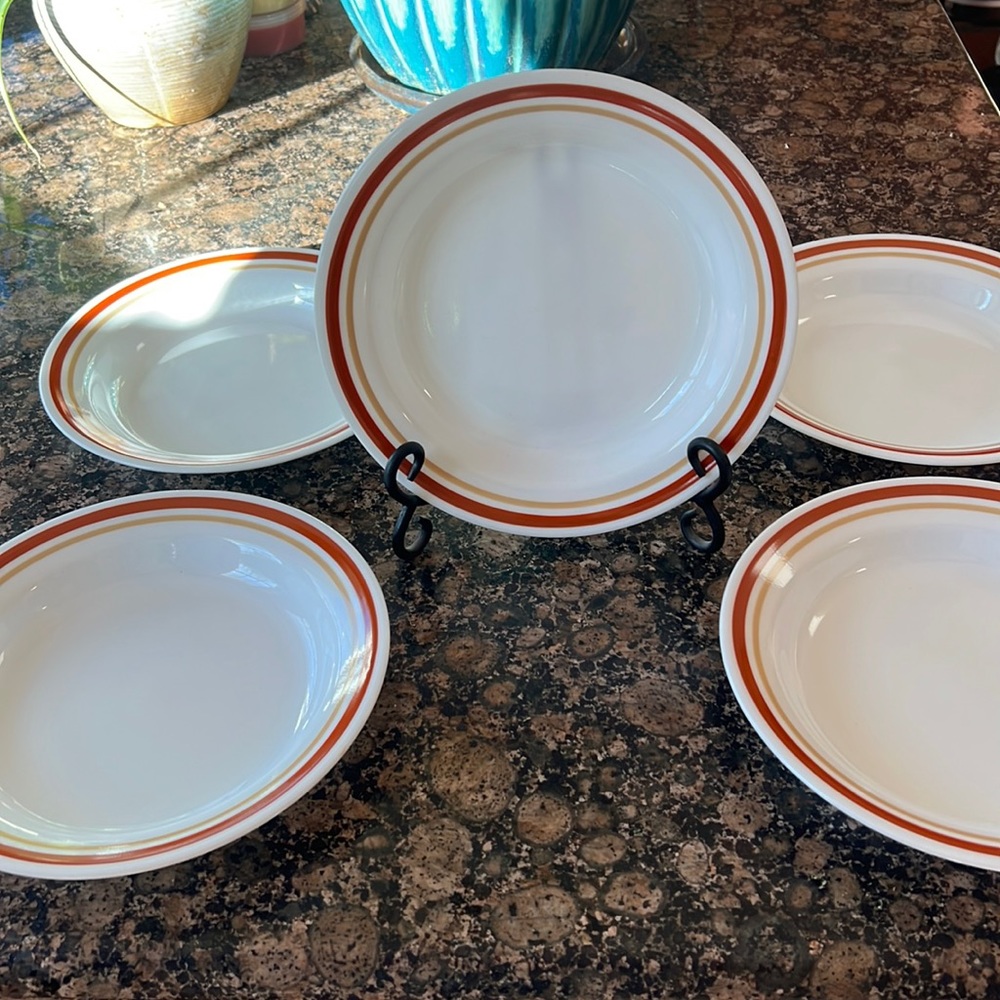 Corelle flat rim soup bowls, set of five